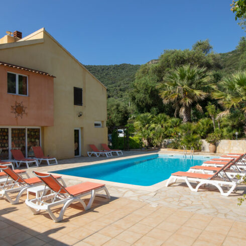 Résidence avec piscine en Corse